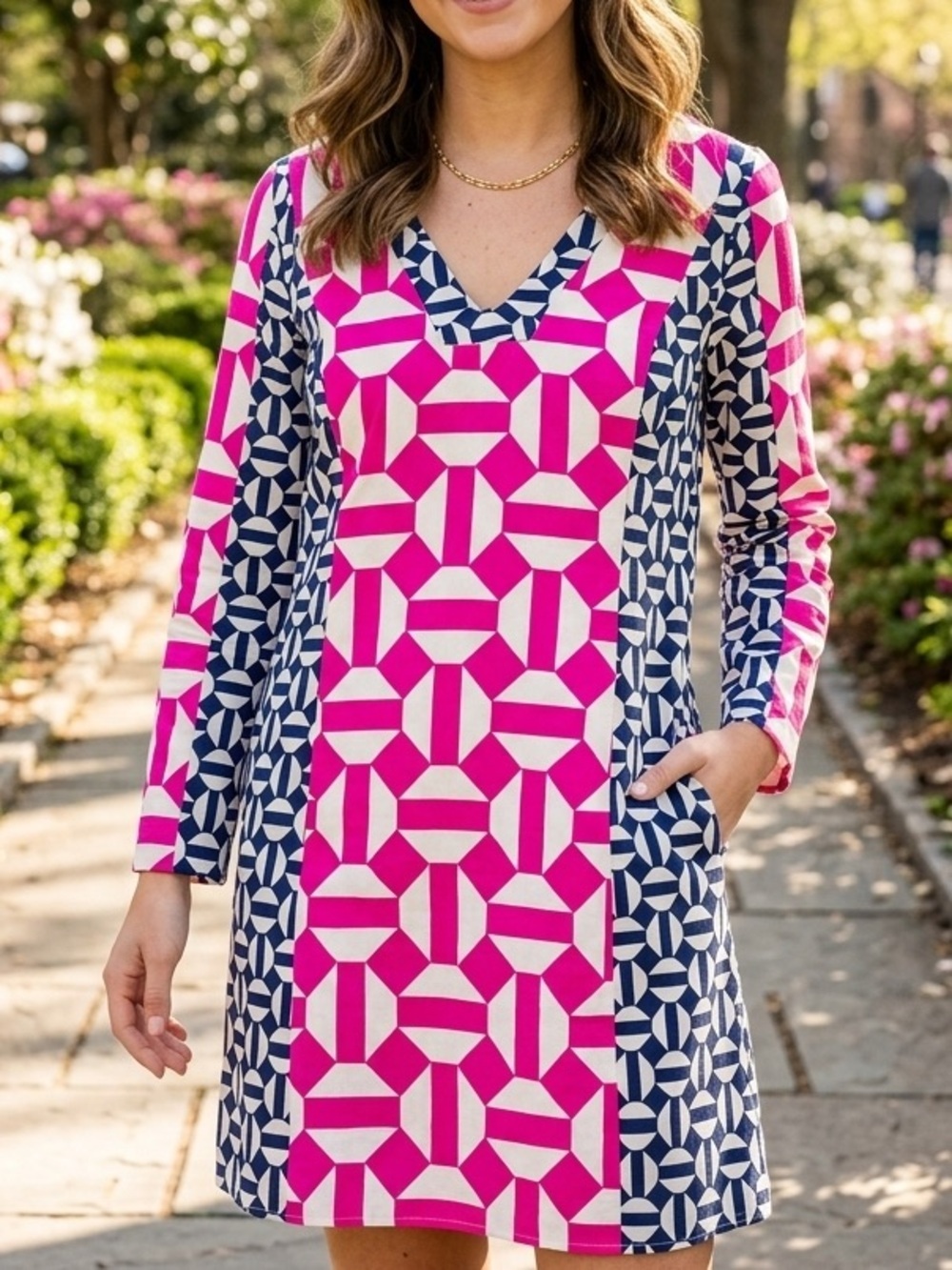 ALICE &  TRIXIE Women’s V-Neck Geometric Print Dress in Fuchsia and Navy! L